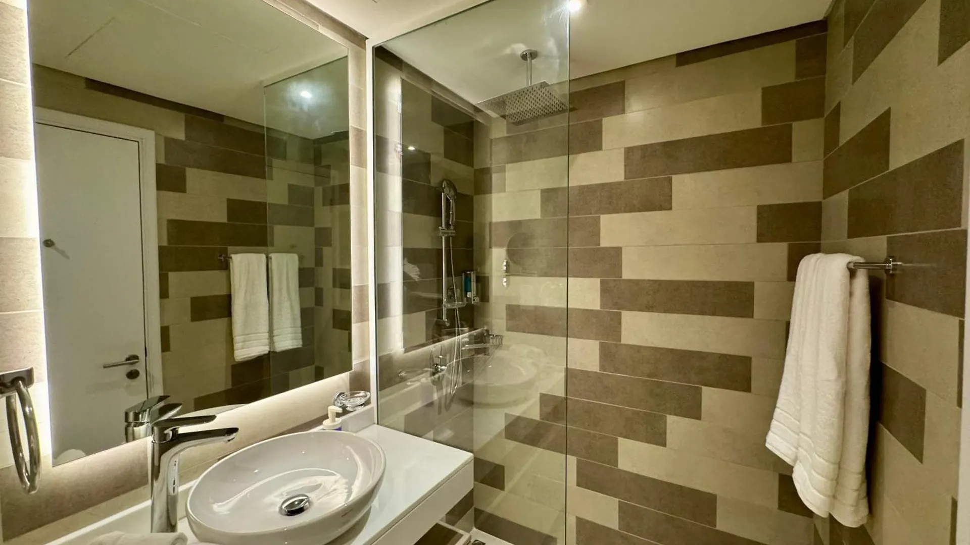 Hospitality Expert 7 Palm Studio - Beach Pool Bar Dubai United Arab Emirates